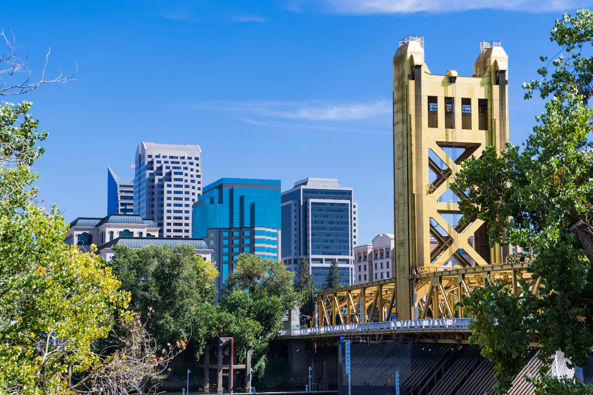 Sacramento view towards the Tower Bridge and the skyscrapers in downtown